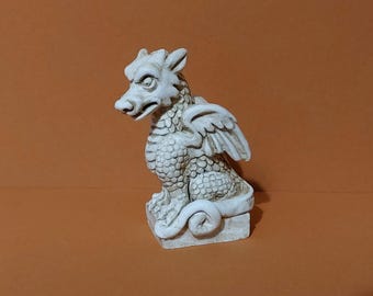 Pasko petite figurine médiévale de dragon en plâtre dur