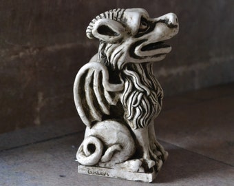 Primus la gargouille - winged gargoyle figurine with lion's mane and horns