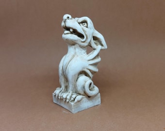 Patty the mini gargoyle - small figurine in hard plaster