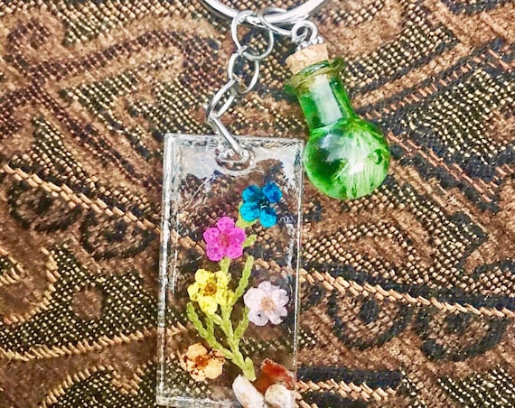 Flowers keychain, resin flowers keychain, resin keychain, Christmas gift , handmade.
