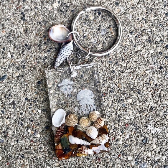 Cute keychain, resin keychain, ocean keychain, jellyfish keychain, car keychain.