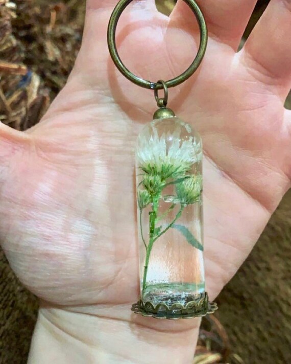 Beauty and the beast keychain, resin keychain, real flowers keychain, handmade keychain, gift ideas for women.