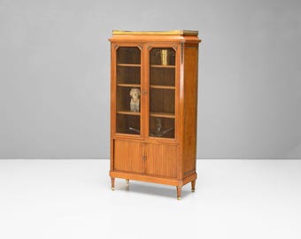 Satijnhouten kast