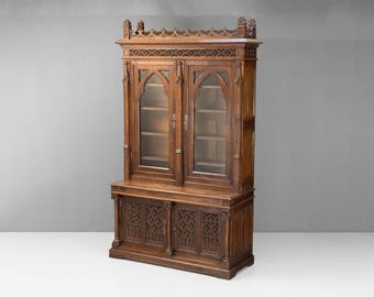 Gotischer Bücherschrank