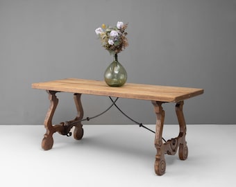 Mesa de comedor de estilo español