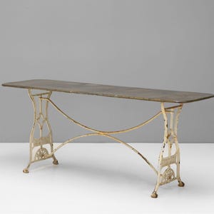 スチール天板のガーデンテーブル