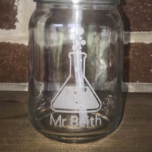 Cadeau personnalisé pour professeur, cadeau pour professeur de chimie, cadeau personnalisé pour scientifique, tasse bécher gravée, cadeau pour biologiste, bécher distributeur de savon