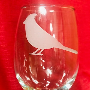 Cardinal Stemless Etched Wine Glass, Personalized Bird Lovers Gift, Cardinal Drinking Glasses, Cardinal Wine Glass, Cardinal Mug