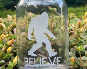 Bigfoot, Believe in Bigfoot, Personalized Bigfoot Glass, Bigfoot Whisky Glass, Sasquatch, Bigfoot Gift, Bigfoot Hunter Gift, Father’s Day
