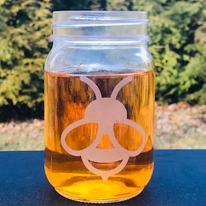 Gift With Bee, Bee Glass, Gift for Beekeepers, Etched Bee Jar, Bee Decor, Personalized Bee Gift, Bee Soap Dispenser, Personalized Gift