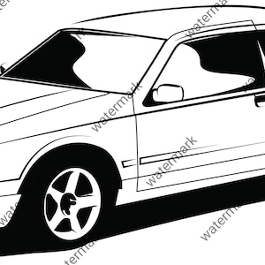 Puede incluir: Un dibujo en blanco y negro de un coche clásico. El coche tiene un capó largo, una línea de techo redondeada y una luneta trasera que desciende hasta el maletero. El coche tiene cuatro puertas y una parrilla grande.