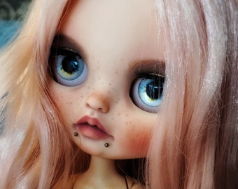 Custom blythe doll