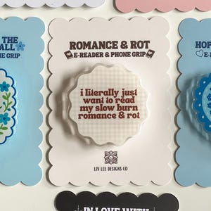 Romanze & Rot E-Reader Griff | Acryl Bookish E-Reader und Telefon Halter | Buch Liebhaber Geschenk Magsafe