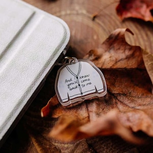 Cosy Jumper E-Reader Charm | Book Lover Dust Plug Gift