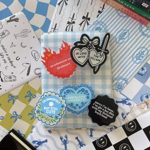 Imperfect E-Reader Grip Misfit | Discounted Magnetic Acrylic Phone Holder Accessory