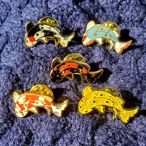 Regenbogen Koi Emaille Pins