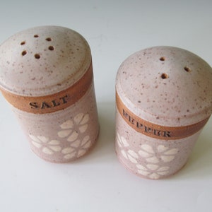Ceramic Pottery Stoneware Handmade Wheel-thrown Salt and Pepper Shakers One of a Kind Bild 2