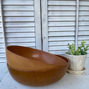 Set of two Vintage Ellingers Agatized wood bowls, serving bowls, salad bowls, fruit bowls, farmhouse decor