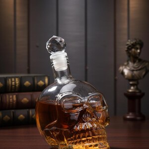 Decantador de Whisky Calavera de Cristal 350ml – Decoración Única para Bar en Casa