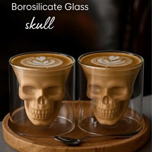 Handgjord dubbelväggig glasmugg med dödskalle: Gotisk kaffemugg