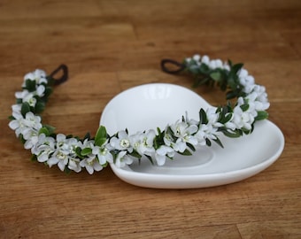 White blossom crown