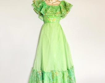 Vestido largo vintage de los años 70, estilo campestre sureño, con estampado floral de gasa y un toque caprichoso, talla XXS.