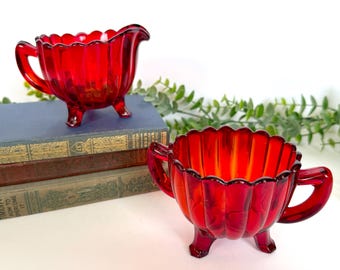 Juego de cremera y azucarero estilo flauta de pilar de cristal imperial rojo rubí vintage de los años 60