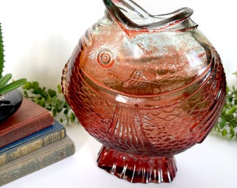 Jarrón vintage de cristal rojo con forma de pez, años 70, mediados de siglo, fabricado en España.