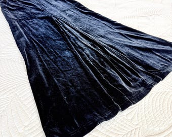 Falda larga plisada de terciopelo negro grunge de seda de los años 90 con efecto bruja y estilo gótico / Chicos S
