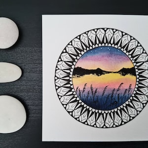 AcuARELA original Mandala Pintura "Atardecer en el lago" // 10cm // Arte pequeño hecho a mano // Postal // Decoración de pared // Mood Board // Geométrico