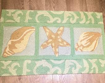 Vintage Green Beige Seashell Starfish Hooked Rug Carpet 18 x 29" Beach House Home Decor