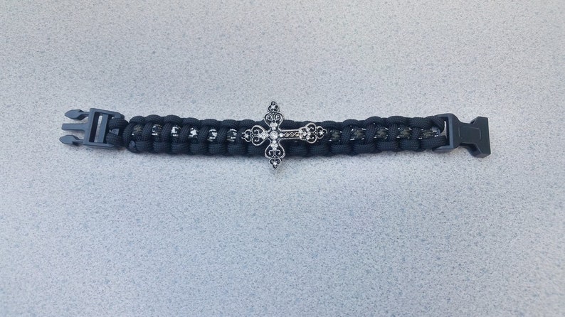 birthday gift! Ladies black and white paracord cross bracelet wedding gift