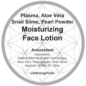 以下が含まれることがあります： グレーの縁取りと幾何学模様が描かれた白い円。"Plasma, Aloe Vera Snail Slime, Pearl Powder Moisturizing Face Lotion Antioxidant Ingredients: Plasma (Mehran Keshe Technology), Aloe Vera, Pearl powder, Snail Slime Allantoin, BTMS 25, Other LifeEnergyFinds"というテキストが黒で印刷されている。