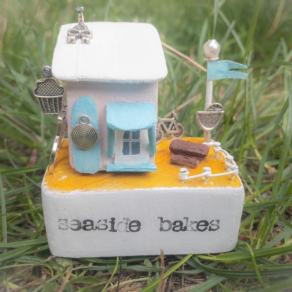 Miniature Driftwood house cafe / ice cream hut. ‘Seaside bakes’ Driftwood art.
