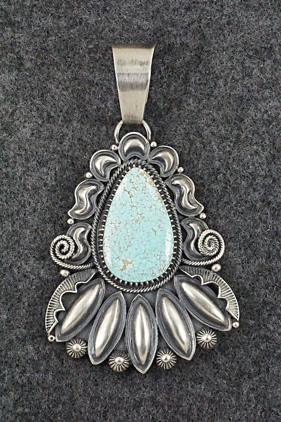 Derrick gordon jewelry deals