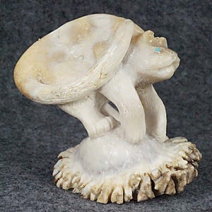 Mountain Lion Zuni Fetish Carving - Maxx Laate