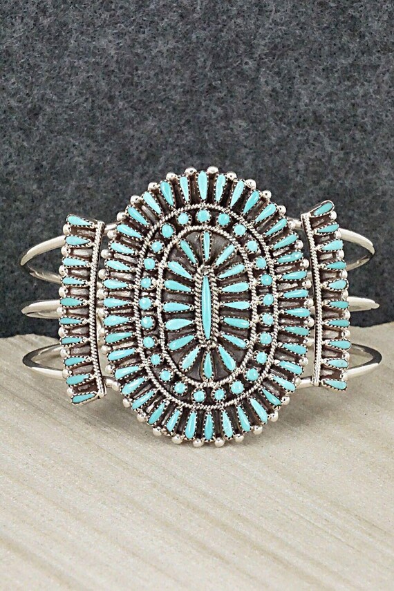 Best Judy Wallace Vintage Native American Navajo Turquoise Sterling Silver Cluster Bracelet Best Judy Wallace Vintage Native American Navajo Turquoise Sterling Silver Cluster Bracelet