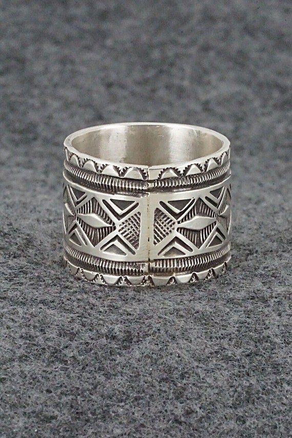 Opulent Del Gordan Vintage Native American Navajo Bisbee Turquoise Sterling Silver Ring Opulent Del Gordan Vintage Native American Navajo Bisbee Turquoise Sterling Silver Ring