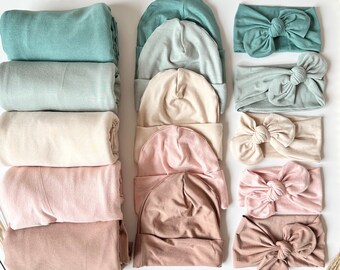 Swaddle extensible doux avec bonnet et bandeau à nœud | Cadeau de fête de naissance | Surprise neutre en matière de genre | Garçon fille | Annonce de tenue à la maison Photo de tenue