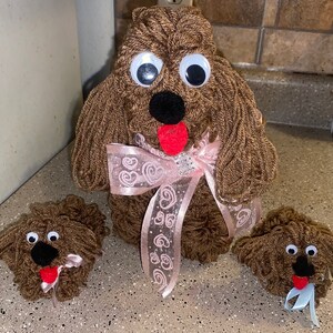 Yarn Dog with matching yarn puppies