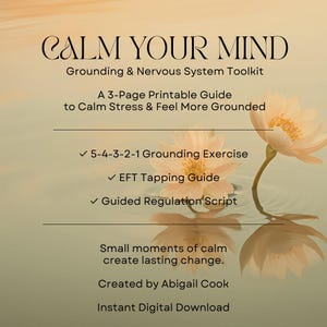 Pode incluir: Um guia imprimível de 3 páginas intitulado CALM YOUR MIND Grounding & Nervous System Toolkit. Inclui texto sobre um exercício de aterramento 5-4-3-2-1, guia de tapping EFT e roteiro de regulação guiada em um fundo pêssego e verde.