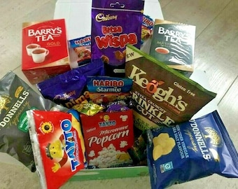 XXL Irish Luxury Snack Gift Box | Irish Hamper | Irish Treat Box | Tayto Crisps, Chocolate & Tea | St. Patrick’s Day Gift