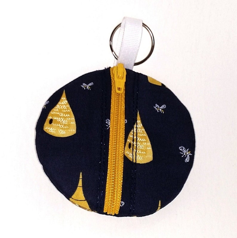 Bee Hive Coin Purse, Hive Coin Pouch, Change Purse, Zippered Coin Purse, Key Purse, Circle Zipper Purse, Bee Coin Purse, Ear Bud Pouch afbeelding 1