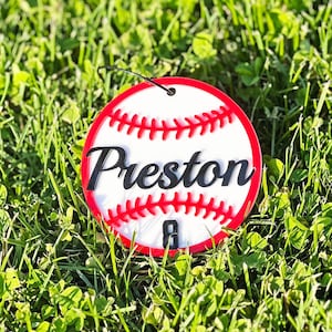 Baseball Taschenanhänger, benutzerdefinierte Namensschild mit einer Nummer, Baseball oder Softball Mutter Fan Ausrüstung, Baseball Senior Geschenk, Softball Team Geschenk
