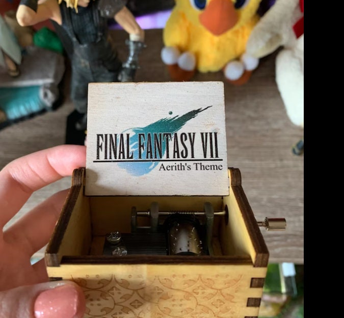 ファイナルファンタジーVII エアリスのテーマ オルゴール Amazon | ファイナルファンタジーVII 50弁オルゴール ＜エアリス