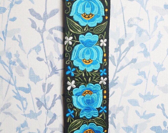Blue floral embroidered waist belt / Made in Mexico embroidered Flowers Wrap Belt With Velcro / Dress Belt / Tourist Vacation Wearable Art
