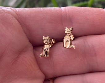 10k Yellow Gold vintage cat stud earrings