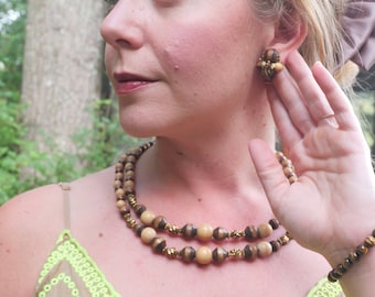 Vintage 1950’s to 1960’s matching necklace And Earrings jewelry Set / Wooden Vintage Jewelry / 50’s Costume Jewelry / Necklace