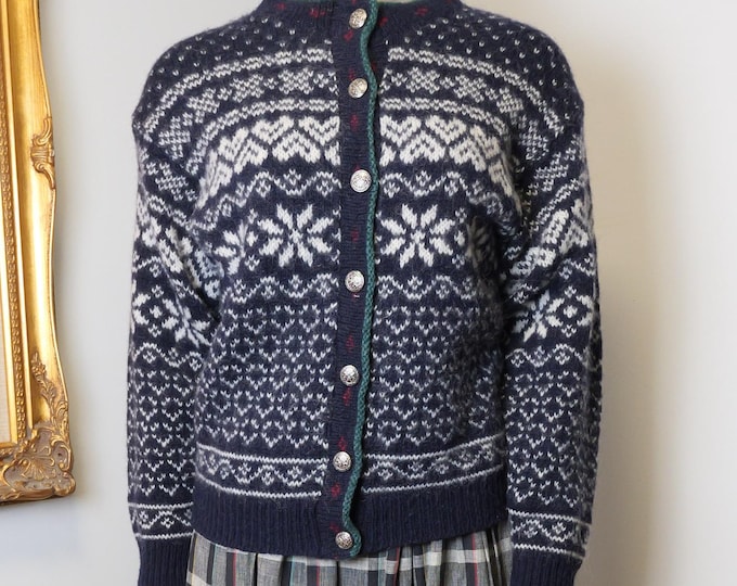 L.L. Bean Vintage Women’s wool Cardigain Sweater In Navy Blue With Nordic Print