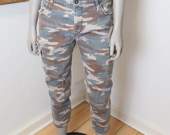 Mid rise camo print 2000’s vintage jeans size 28 By James Jeans / Camo cargo print pants for Fall / back to School vintage 2025